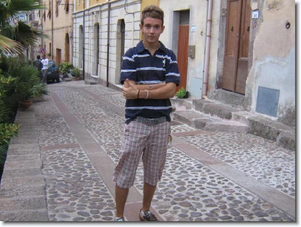 Clicca per scorrere le foto originali ingrandite